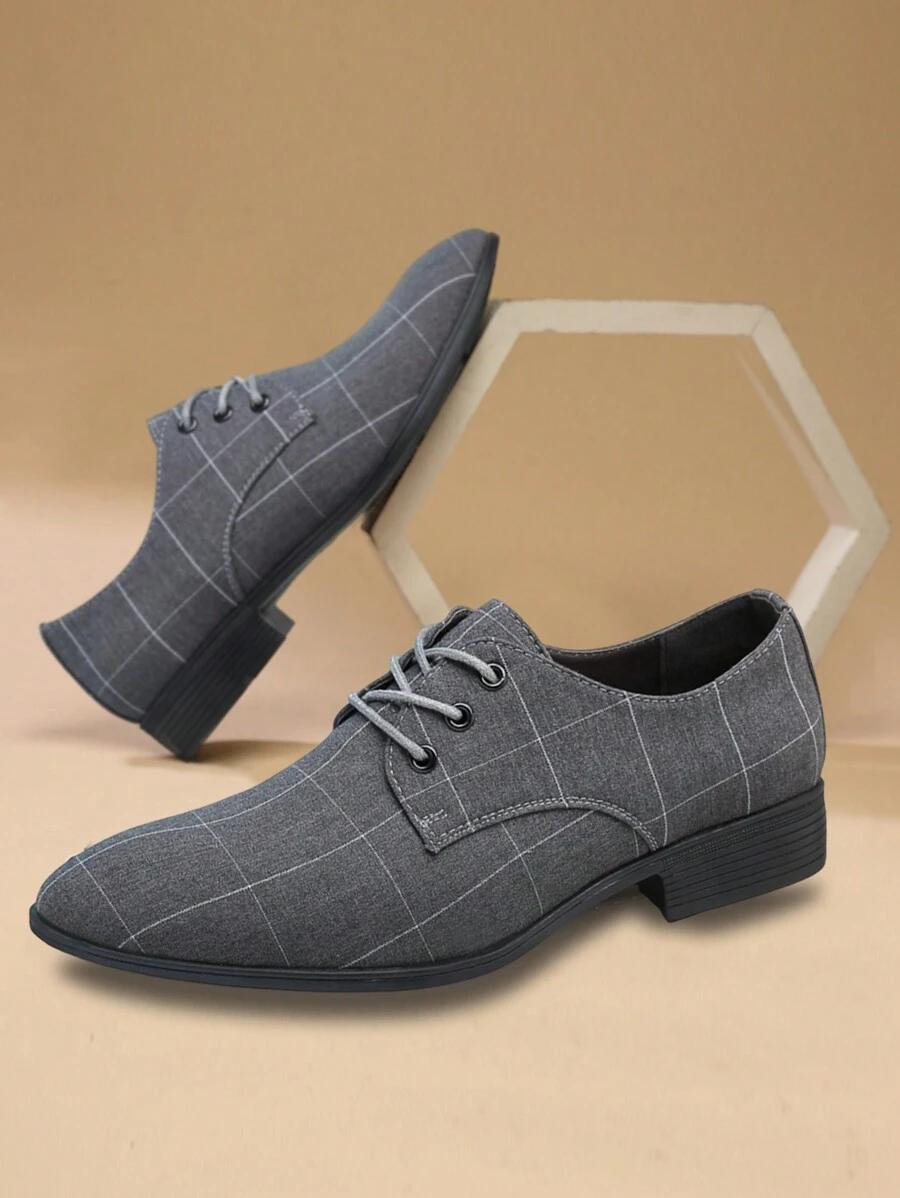 szare sznurowane buty