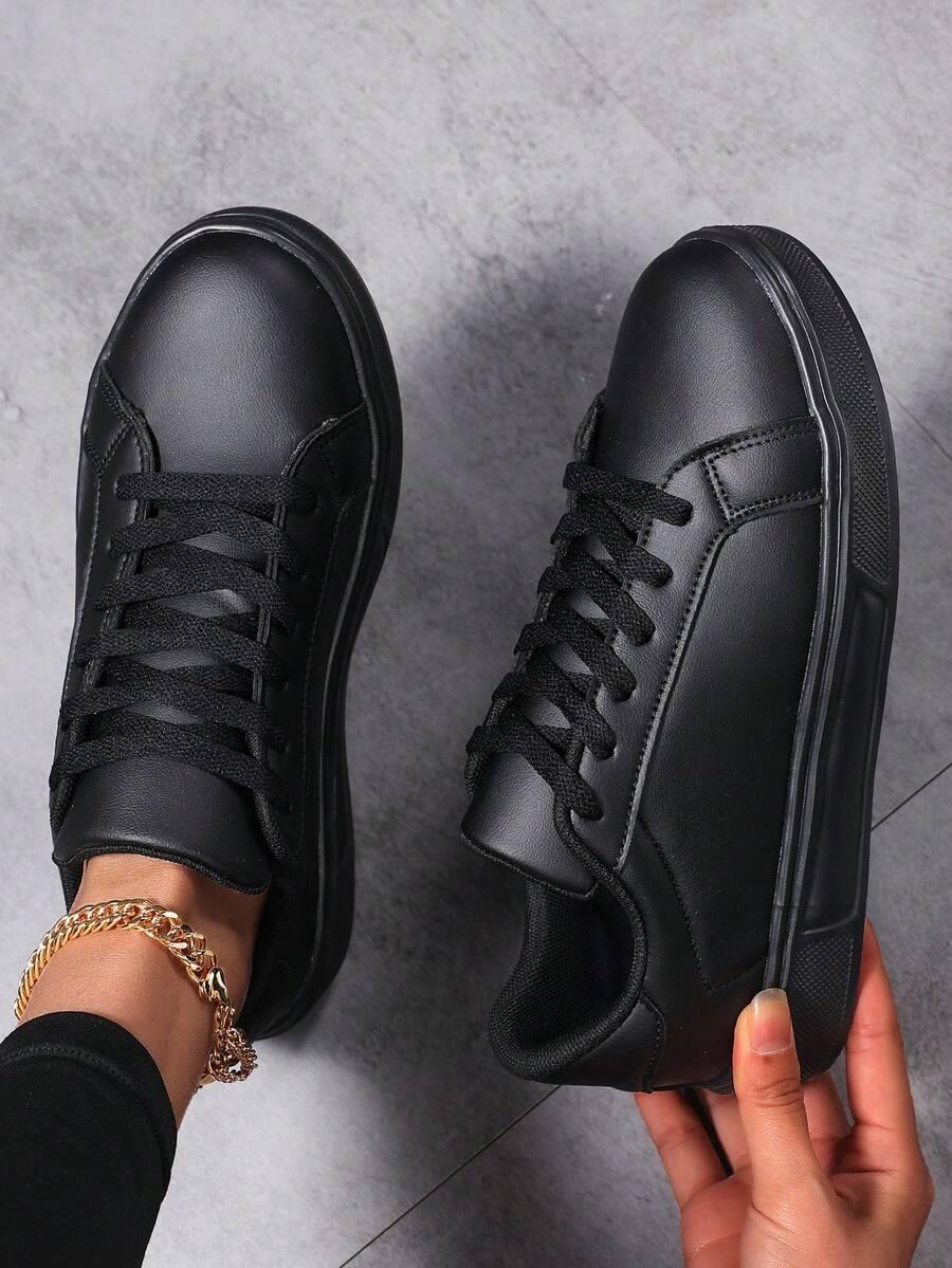 czarne buty sportowe