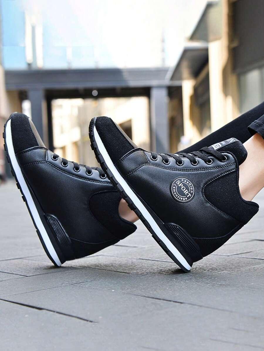 czarne buty sportowe na koturnie