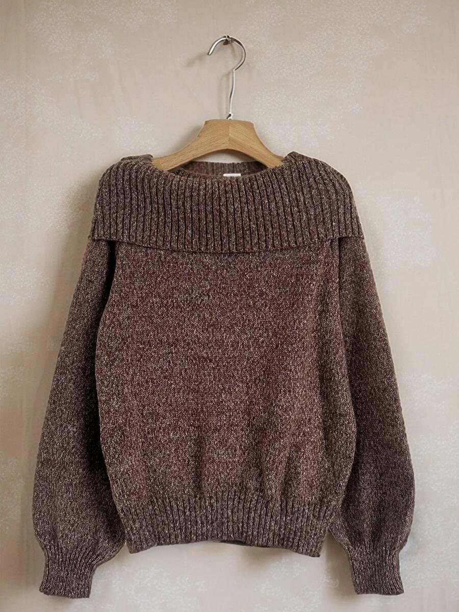 BRĄZOWY SWETER ODKRYTE RAMIONA