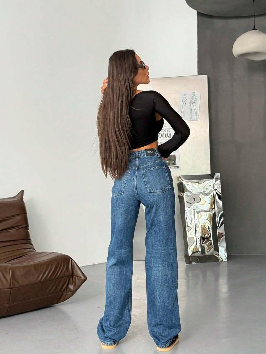 niebieskie spodnie jeans 