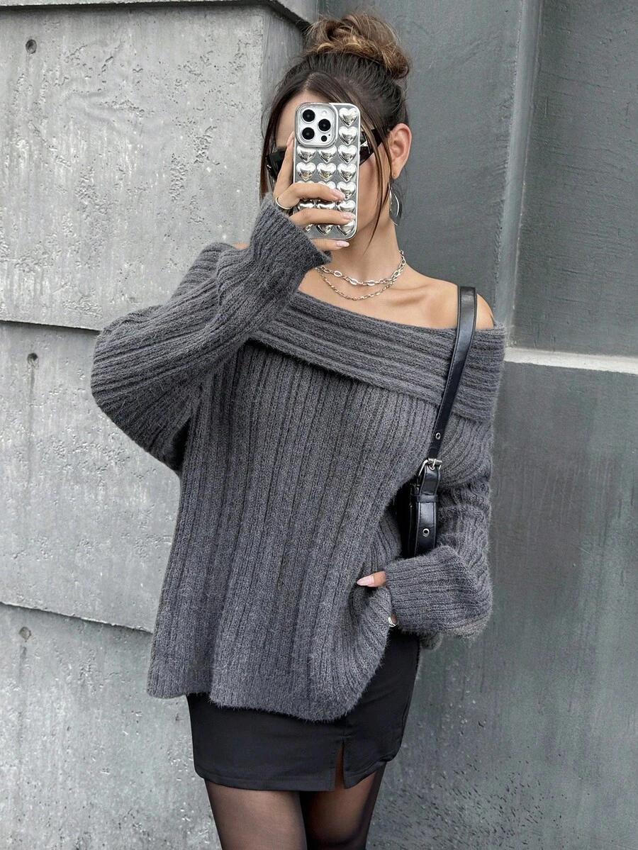 SWETER Z ODKRYTYMI RAMIONAMI