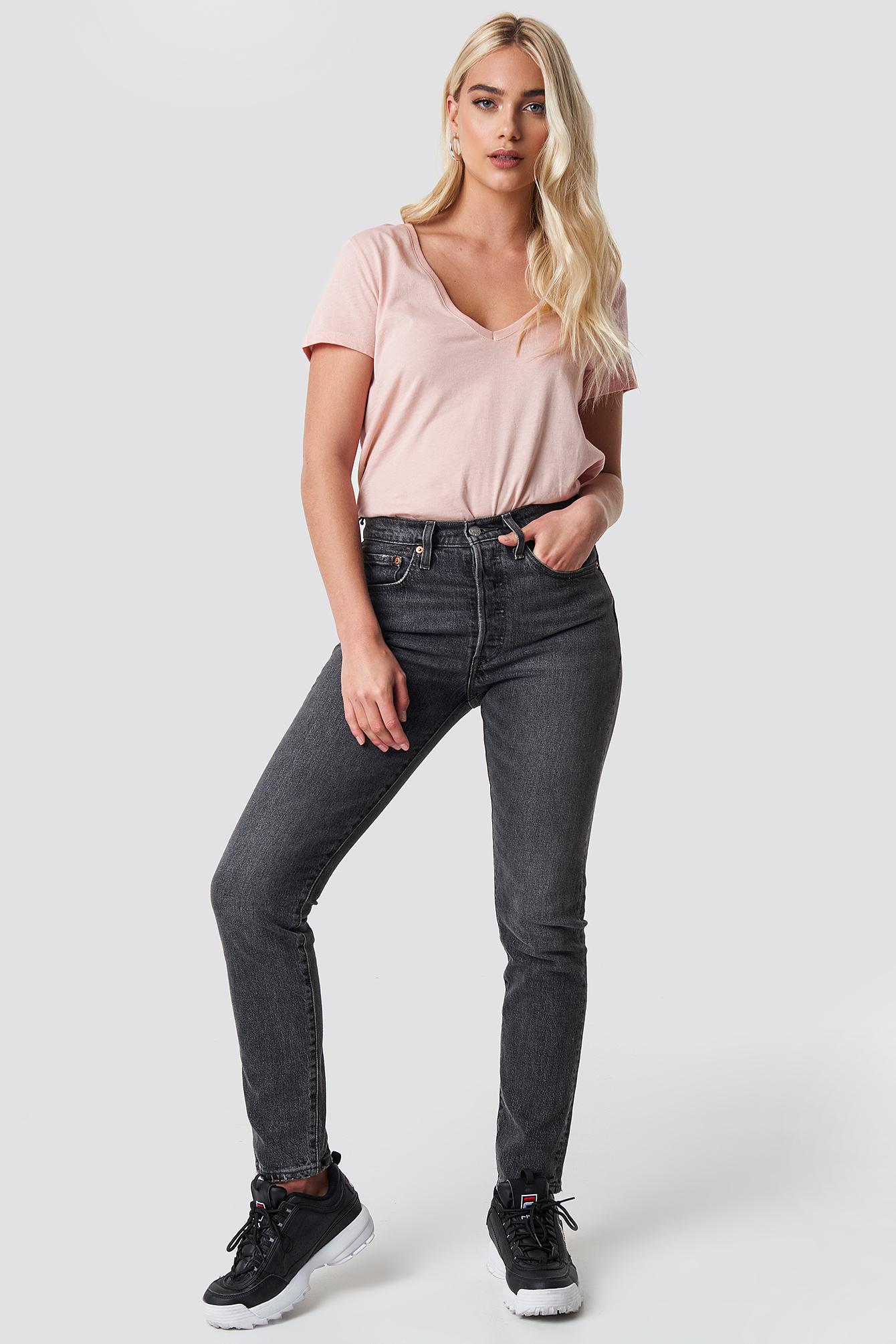 różowy t-shirt v neck 