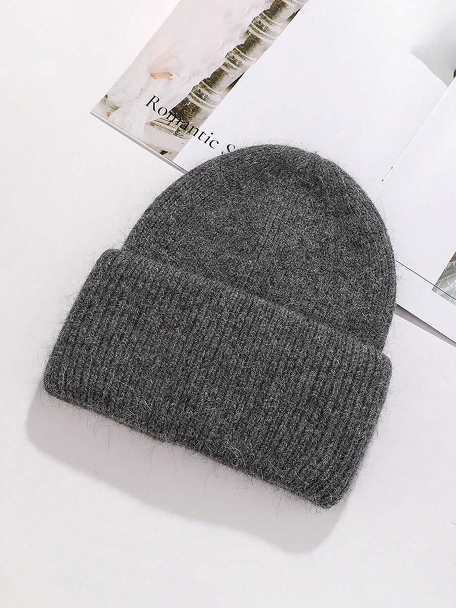 szara czapka beanie