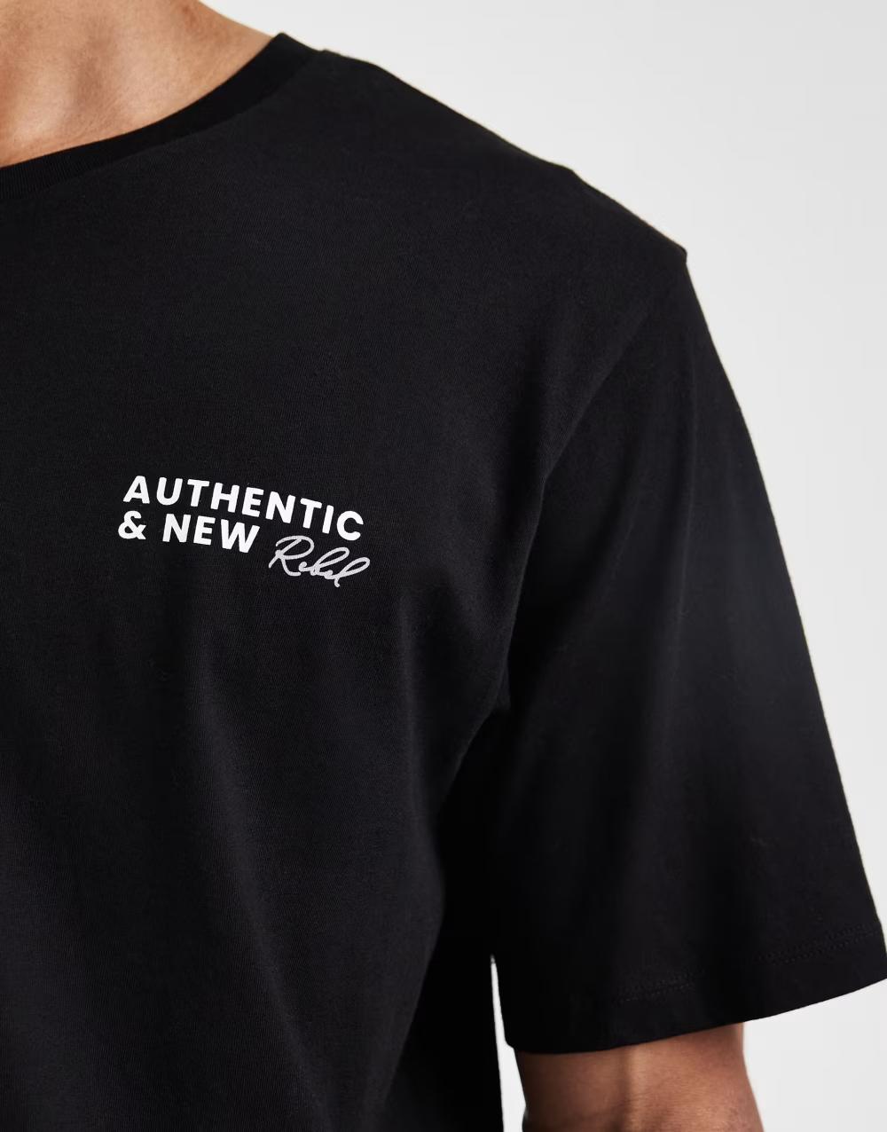 czarny t-shirt nadruk okrągły dekolt