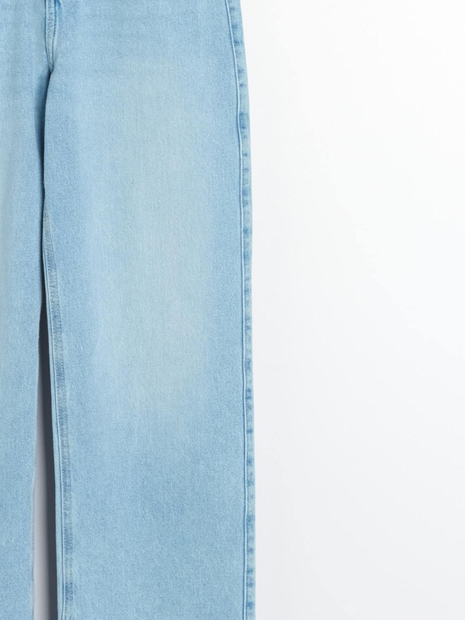 proste spodnie jeans